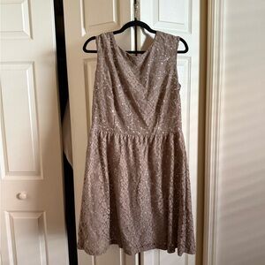 En focus beige Elegant Lace Sleeveless Dress